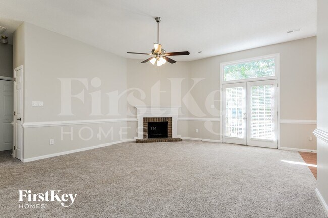 Foto del edificio - 6223 Rosebriar Ln