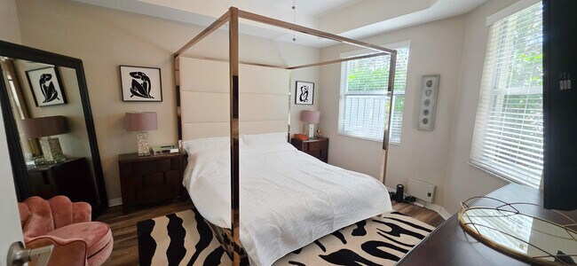 Foto del edificio - 1355 Mariposa Cir