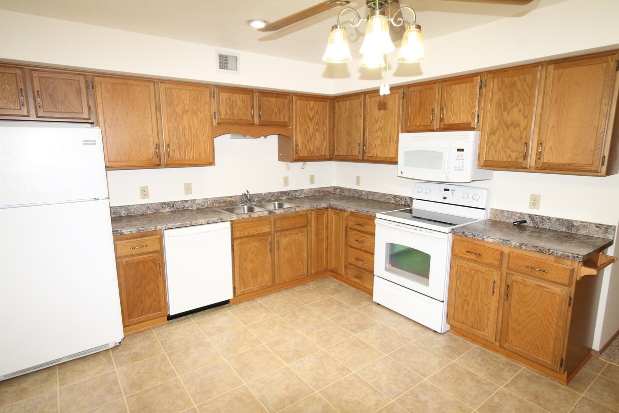 Primary Photo - 830 Aldrich St S