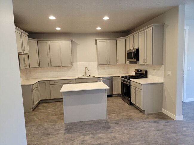 Foto del edificio - Stunning Townhomes!