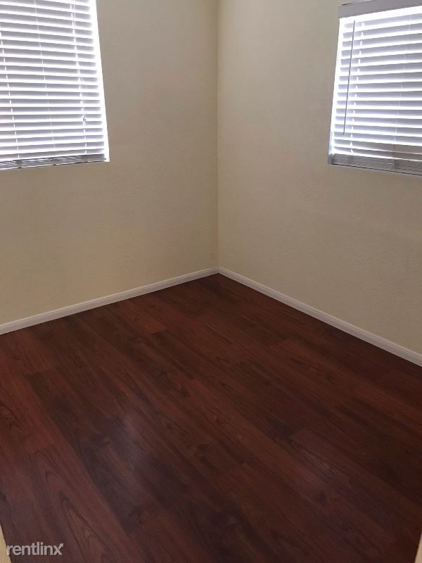 Foto del edificio - 10305 E Avenue S12