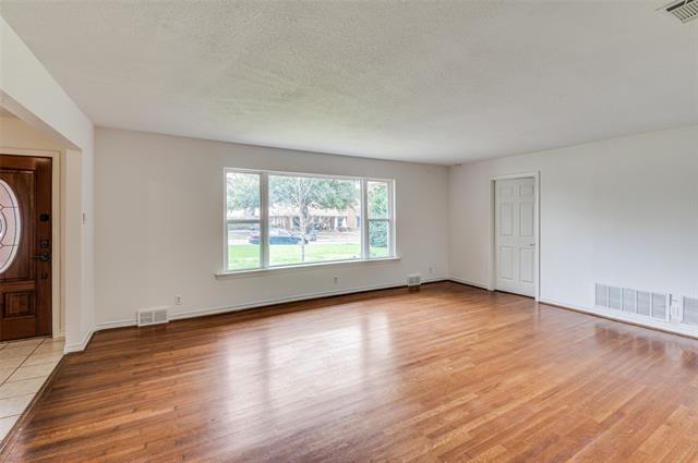 Foto del edificio - 6815 Azalea Ln