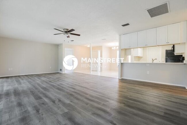 Building Photo - 3 Bedroom Pet-Friendly Home in VENICE, FL with Main Street Renewal
