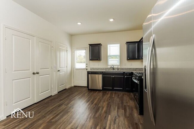 Foto del edificio - 5010 Firefly Hls