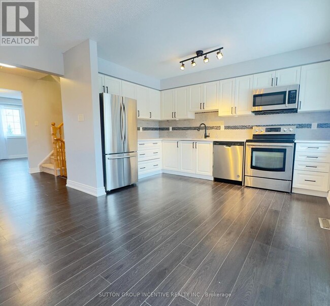 Building Photo - 49 Ferndale Dr S