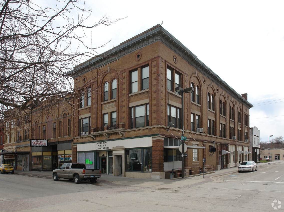 Primary Photo - Victorian Village Apartments