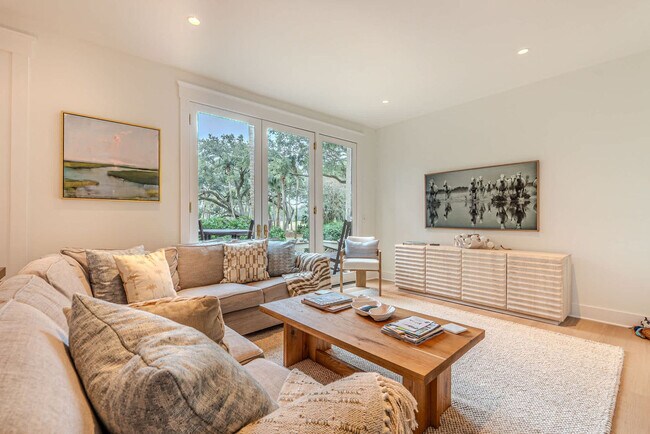 Foto del edificio - 8 Heath Dr