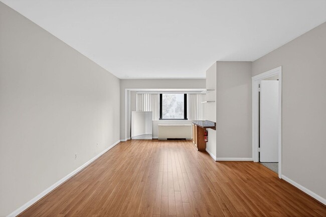 Photo - Sunlit Studio Steps from Cleveland Park Metro House