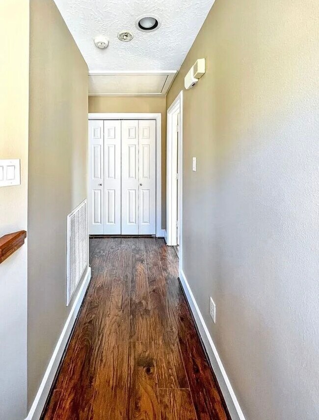 Photo - 2009 Wichita St House