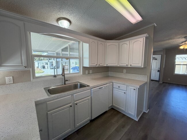 Building Photo - 2035 Red Cedar Dr