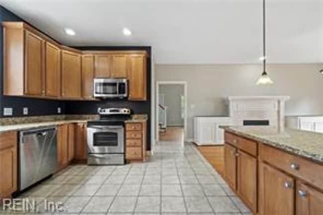 Building Photo - 4 Bed 2.5 Bath Home for Rent!
