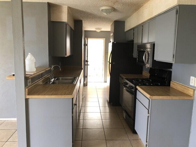 Foto del edificio - 603 Country Aire Dr