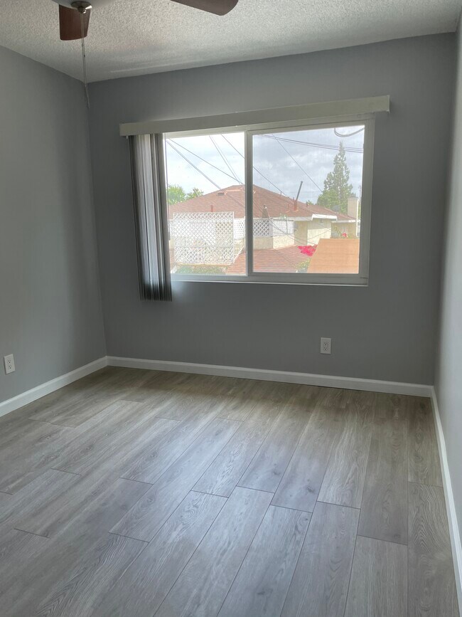 Dormitorio - 709 S Primrose Ave