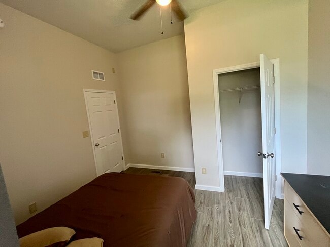 Building Photo - 206 Ridge Rd