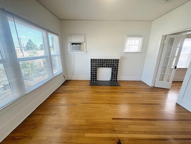 Building Photo - 925 Marview Ave