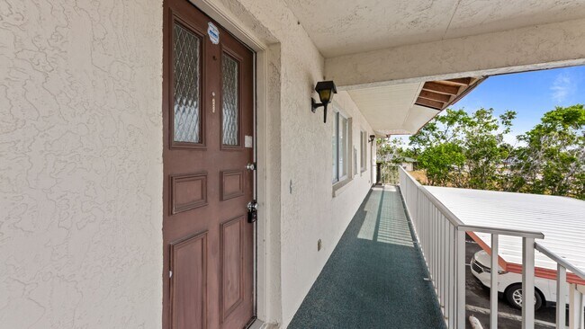 Foto del edificio - CAPE CORAL ONLY FOR $1,600 MONTH