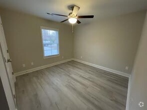 Building Photo - 1311 Virginia Acres