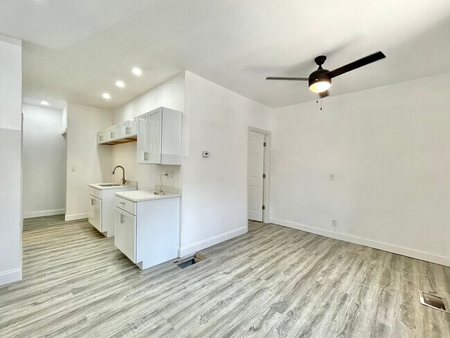 Foto del edificio - 2947 W Cortland St