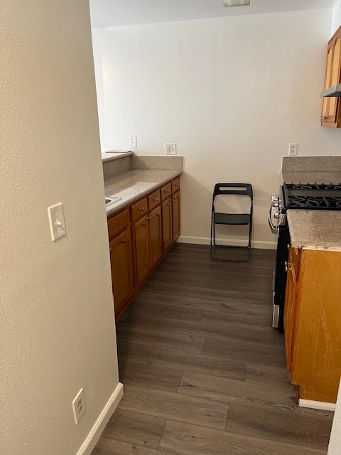 Building Photo - 733 S Mariposa Ave