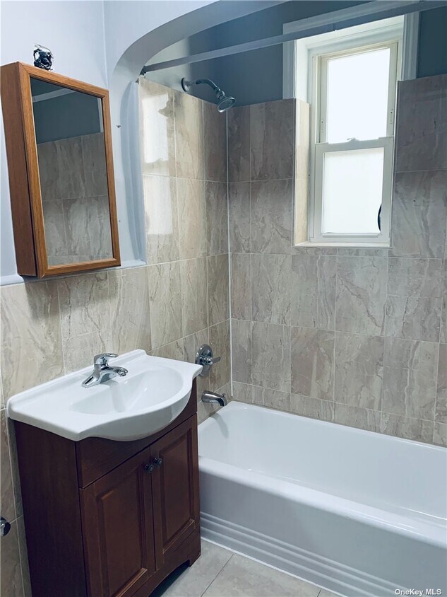 Foto del edificio - 70-22 73rd St