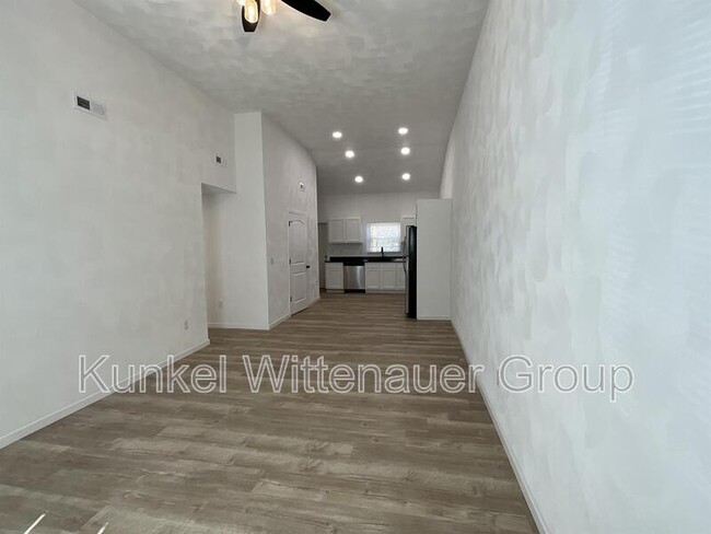 Building Photo - 5 Lakewood Dr
