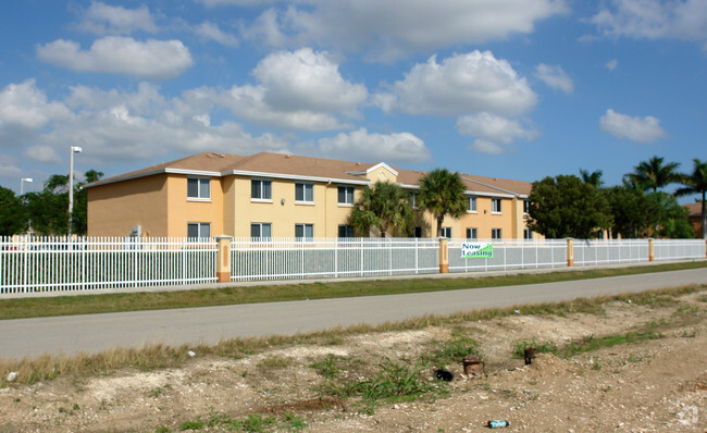 Building Photo - Cameron Creek, Florida City Apartments