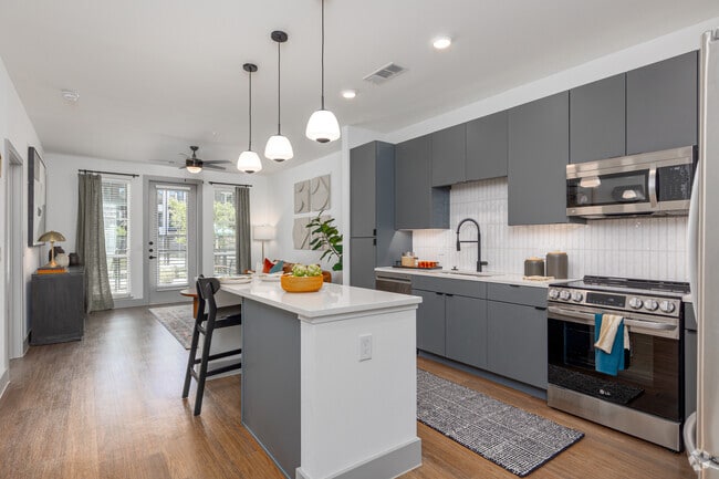 1BR, 1BA - 802SF | 1C - Open Living - Tapestry at the Realm