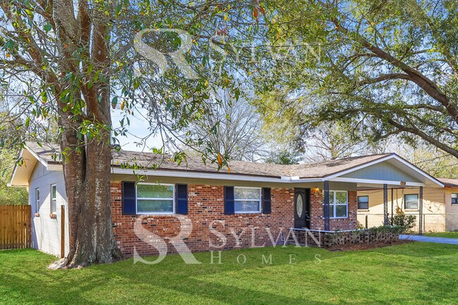 Foto del edificio - Feel right at home in this charming 3 bedroom, 2 bathroom home