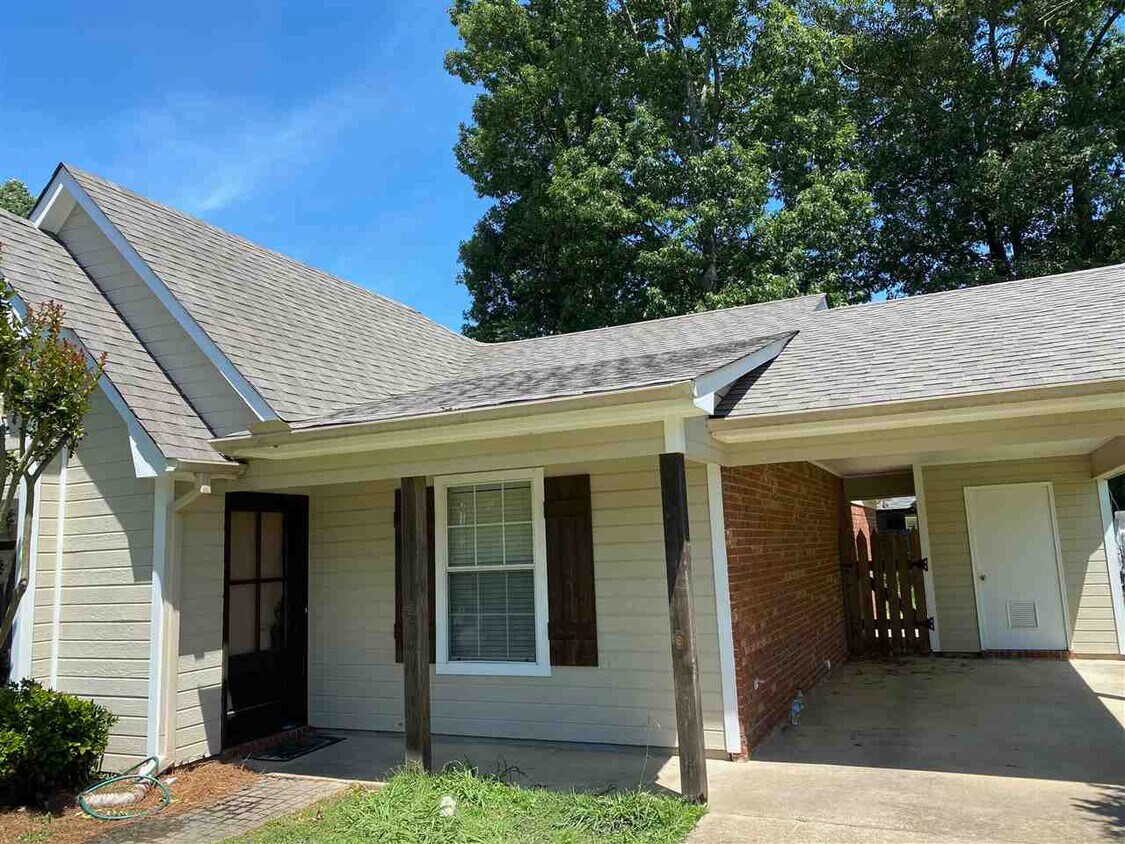 Primary Photo - 605 Mockingbird Cir