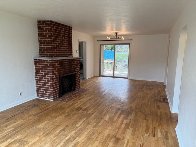 Foto del edificio - Updated 2 bedroom 1.5 bath duplex in Eugene!