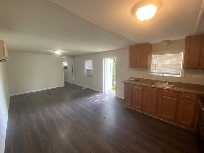Foto del edificio - 38313 Tucker Rd