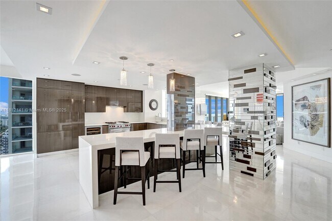 Building Photo - 17875 Collins Ave