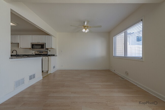 Building Photo - 110 N Waterford Dr