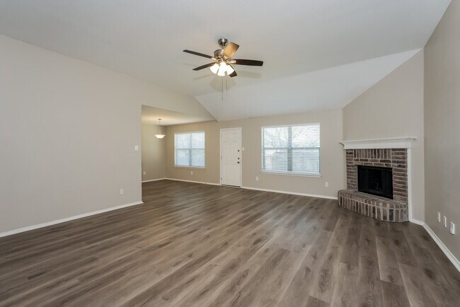 Foto del edificio - 1024 Brown Crest Rd