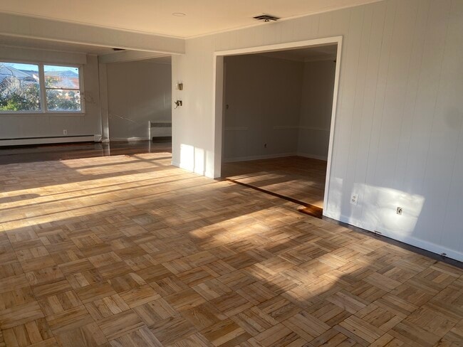 Building Photo - 60 Gristmill Ln