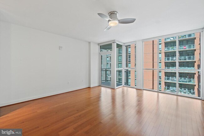 Foto del edificio - 1025 First St SE