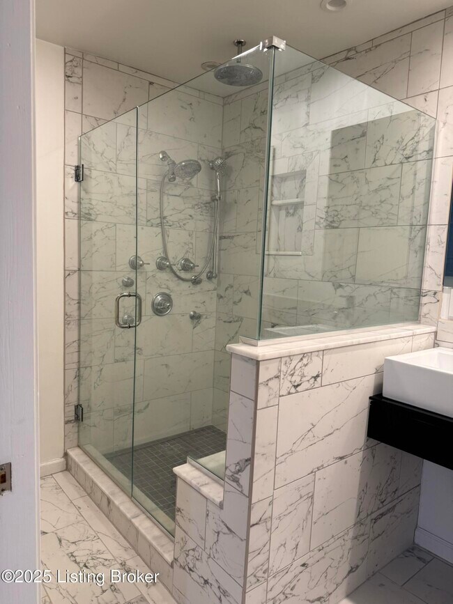 Building Photo - 5012 Kames Square