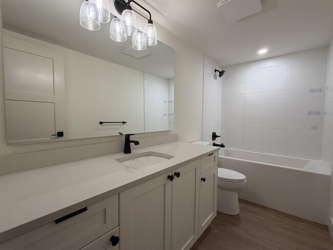 Photo du bâtiment - Basement-19751 75 AVENUE