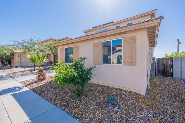 Building Photo - Spacious 4 Bed 2.5 Ba in Gated Community