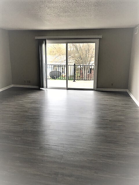 Livingroom / Balcony - 5210 N Montclair Ave