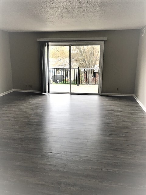 Livingroom / Balcony - 5210 N Montclair Ave