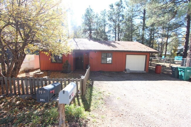 Building Photo - Cute Mountainaire home