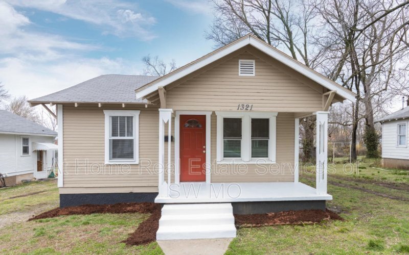 1321 W Elm St, Springfield, MO 65806 House Rental in Springfield, MO