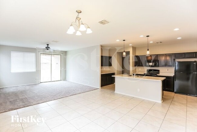 Foto del edificio - 4116 S 185th Ln