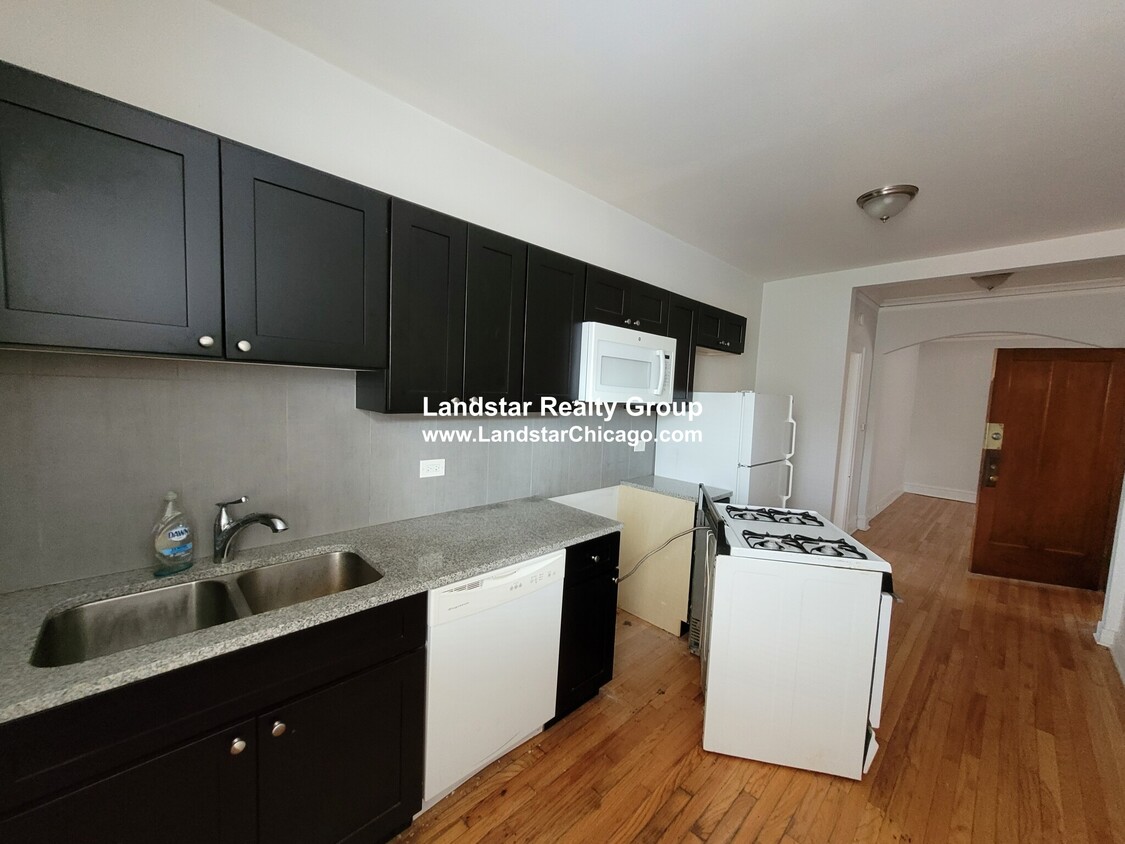 Primary Photo - 4826.5 W Addison St