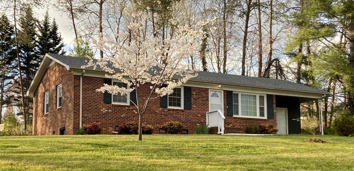 Primary Photo - 355 Badgett Ave