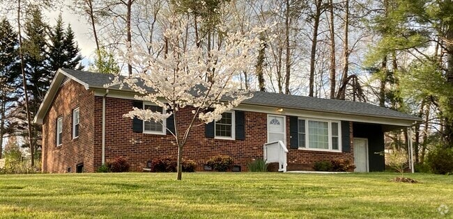 Building Photo - 355 Badgett Ave
