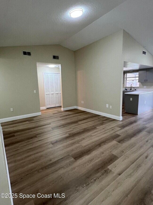 Building Photo - 3154 Dunhill Dr