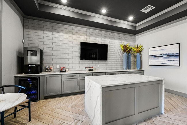 Building Photo - Seacrest