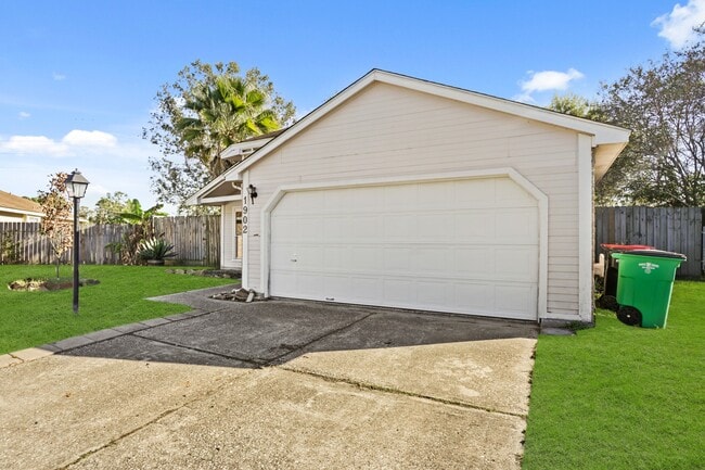 Foto del edificio - 1902 Red Sky Ct